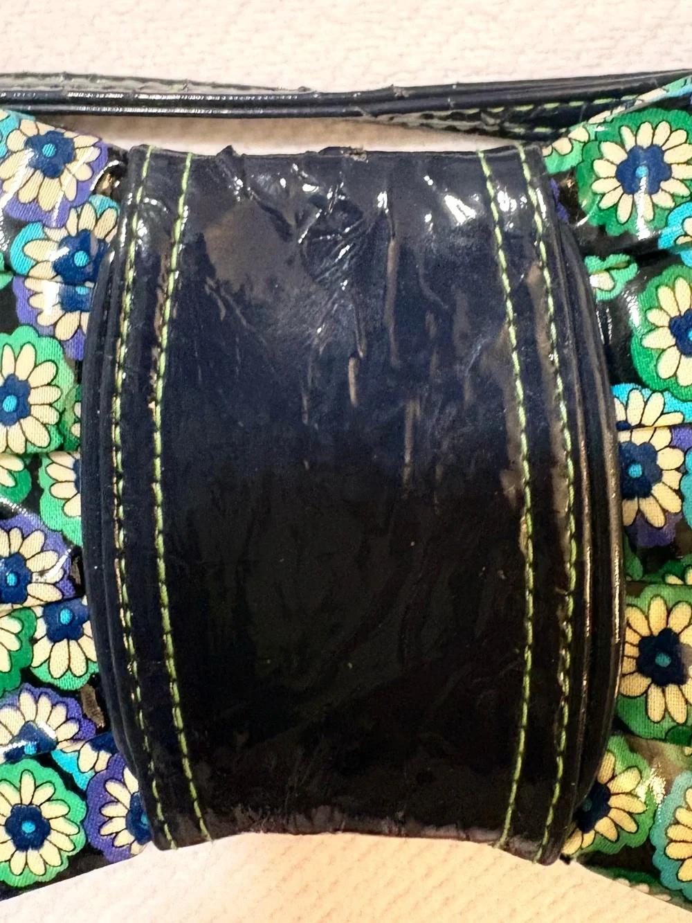 Vintage Vera Bradley crossbody vinyl bow shape, double pocket